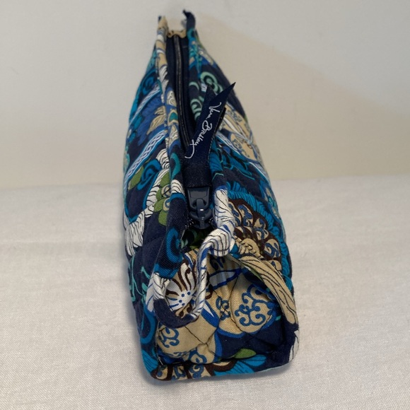 Vera Bradley mod floral blue trapeze cosmetic bag - Picture 2 of 15